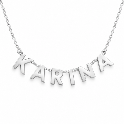 Collier prénom lettres argent reliées, packshot fond blanc – variante silver, Kylara