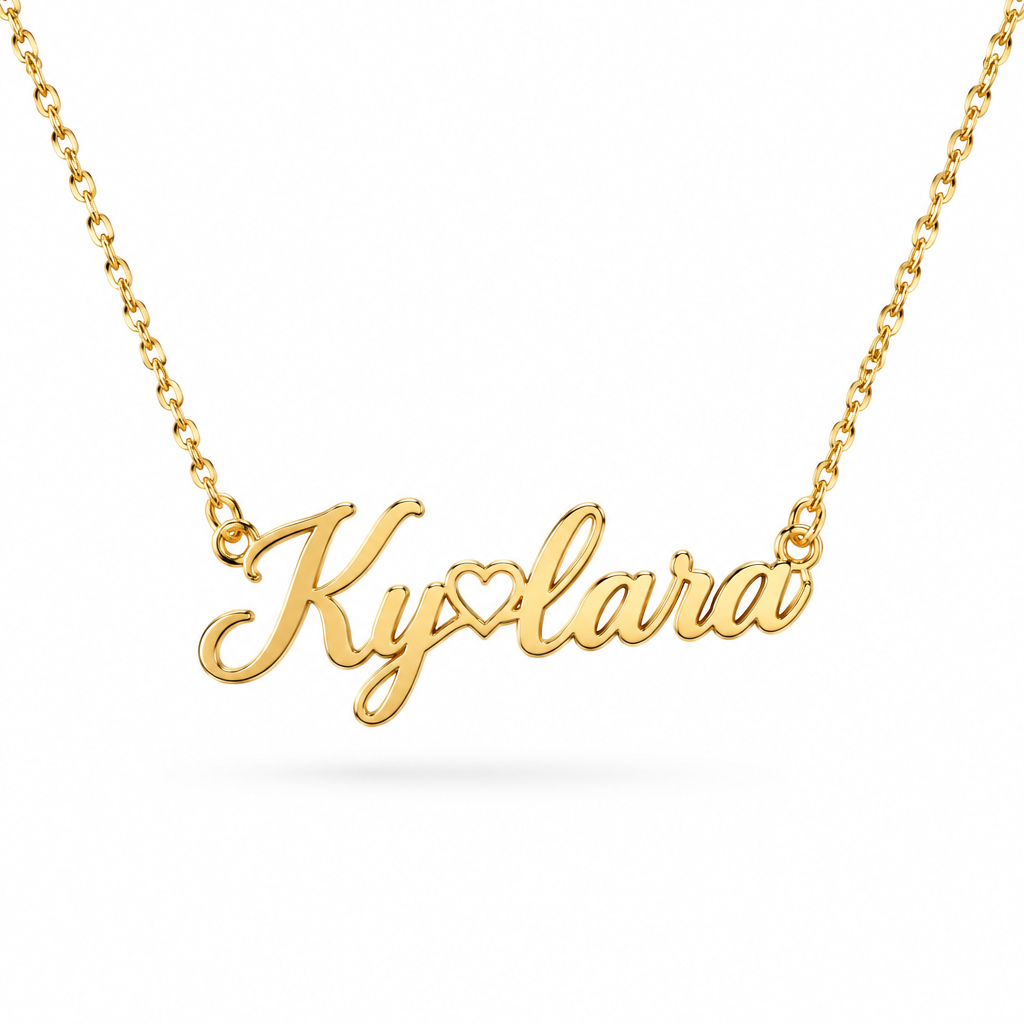 Collier prénom personnalisé en acier doré écriture cursive, packshot fond blanc, bijou cadeau femme Kylara