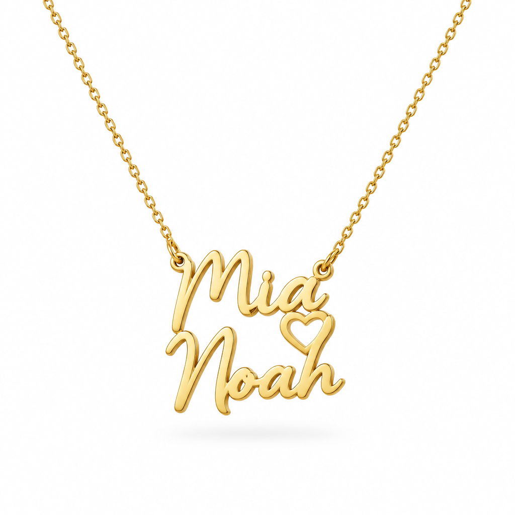 Collier double prénom en or cursive superposée avec cœur, packshot fond blanc, bijou personnalisé Kylara