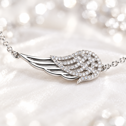 Gros plan bracelet aile ange argent zircon – joaillerie Kylara