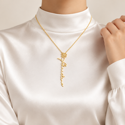Mockup collier fleur prénom or porté, femme satin blanc jusqu'au cou, visage hors cadre, Kylara