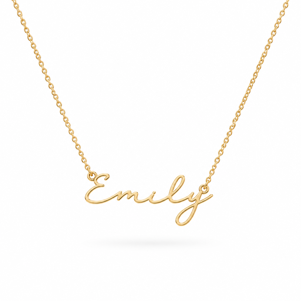 Collier prénom cursive or minimaliste, packshot fond blanc, bijou femme Kylara