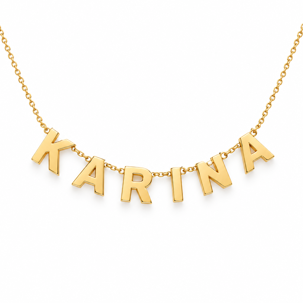 Collier prénom lettres or reliées, packshot fond blanc – Kylara