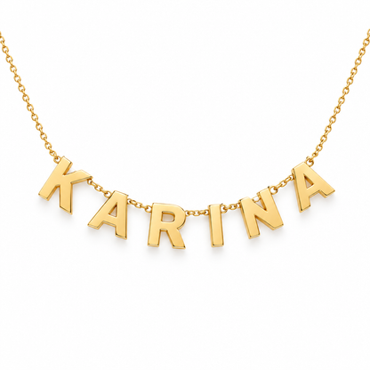 Collier prénom lettres or reliées, packshot fond blanc – Kylara