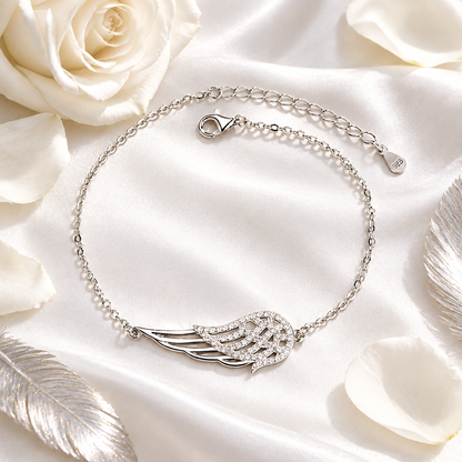 Bracelet aile ange argent sur soie blanche, ambiance luxe Kylara