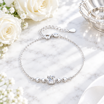 Bracelet moissanite cœur argent lifestyle marbre blanc – Kylara