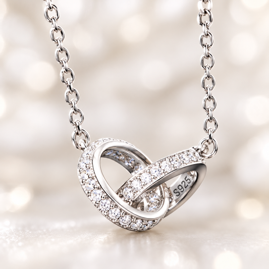 Gros plan double anneau argent zircon – joaillerie Kylara
