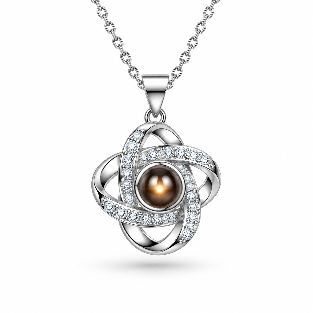 Collier projection trèfle S925 avec bille lumineuse et zircons, packshot fond blanc, bijou femme Kylara