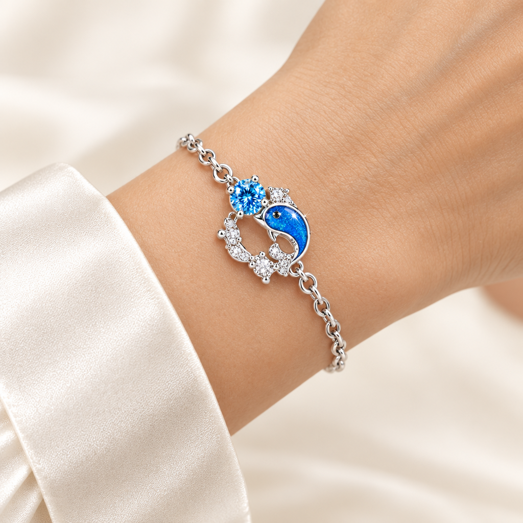Mockup bracelet dauphin porté