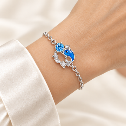Mockup bracelet dauphin porté