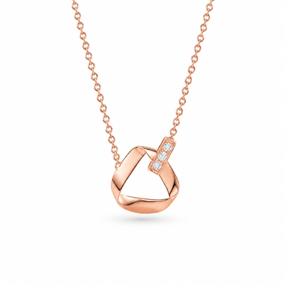 Packshot collier Möbius or rose fond blanc
